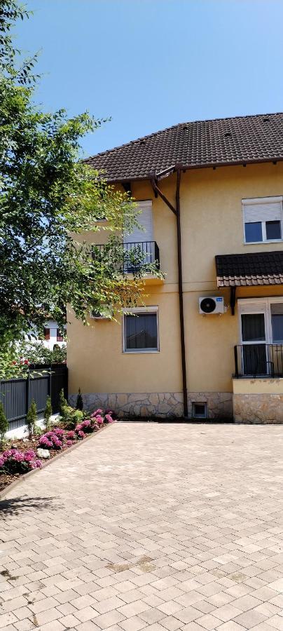 Levendula Apartmanhaz ไฮจ์ดุสโซบอสโล ภายนอก รูปภาพ